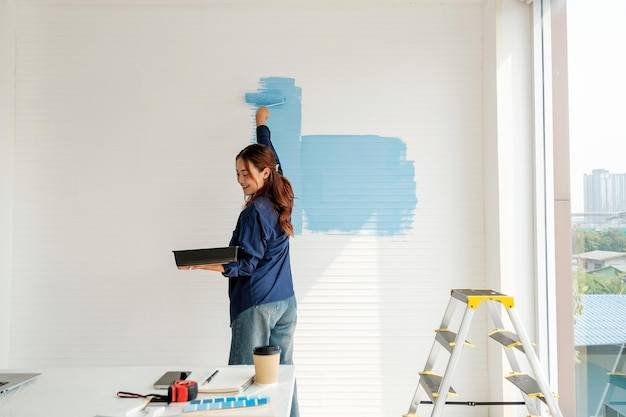 Jak pomalować salon w domu aby stworzyć przytulne wnętrze